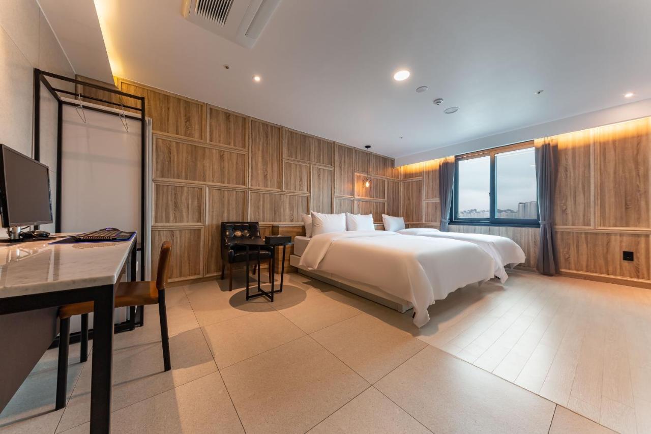 Brown Dot Hotel Seosan Bagian luar foto